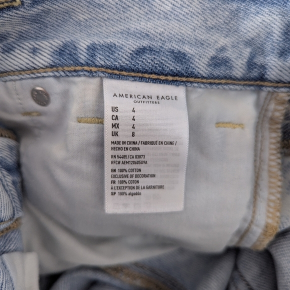 American Eagle Mom Shorts High Rise Acid Wash Distressed Denim - Size 4 - Picture 8 of 10